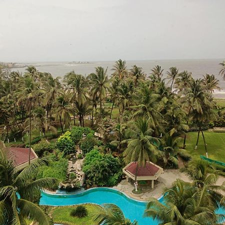The Retreat Hotel & Convention Centre Bombay Extérieur photo
