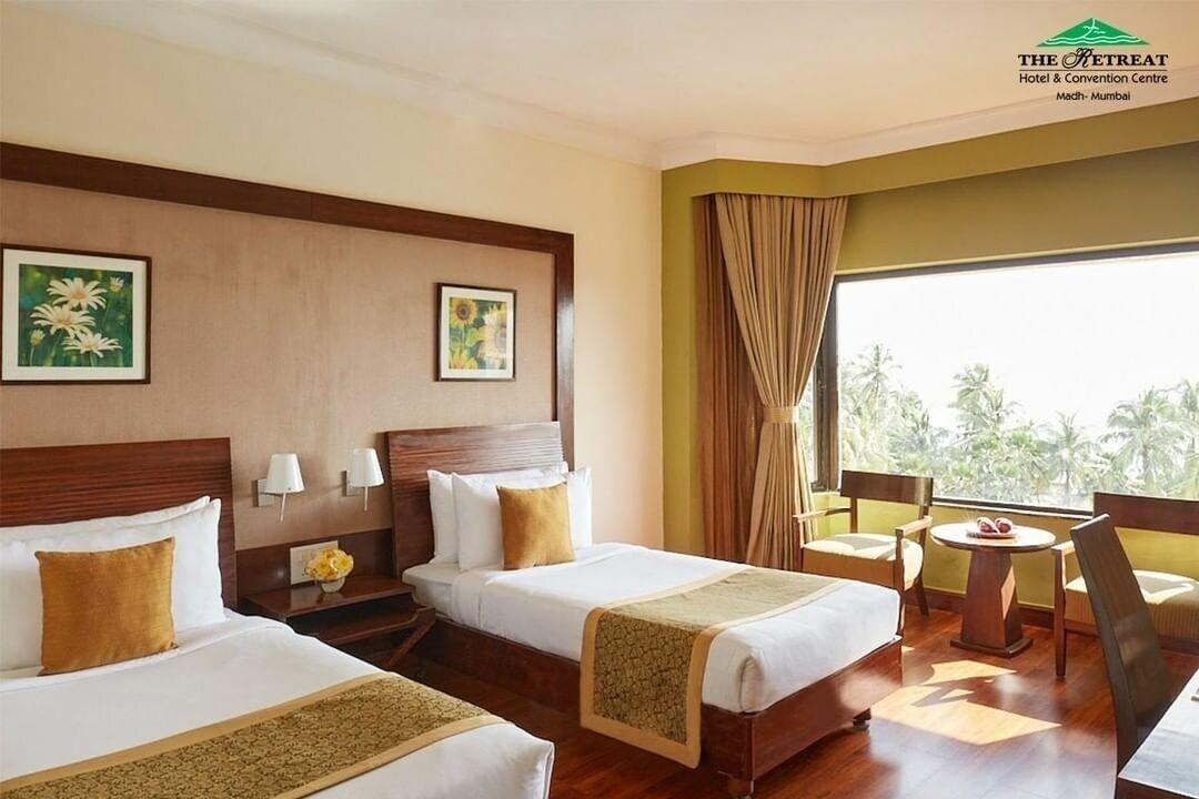 The Retreat Hotel & Convention Centre Bombay Extérieur photo