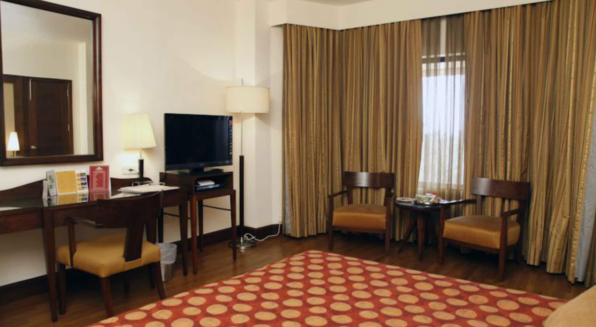 The Retreat Hotel & Convention Centre Bombay Extérieur photo