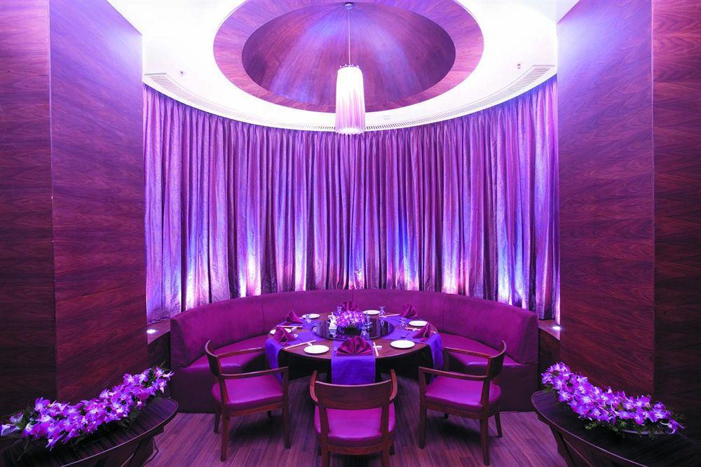 The Retreat Hotel & Convention Centre Bombay Extérieur photo