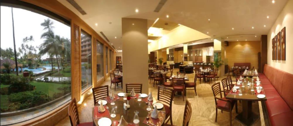 The Retreat Hotel & Convention Centre Bombay Extérieur photo