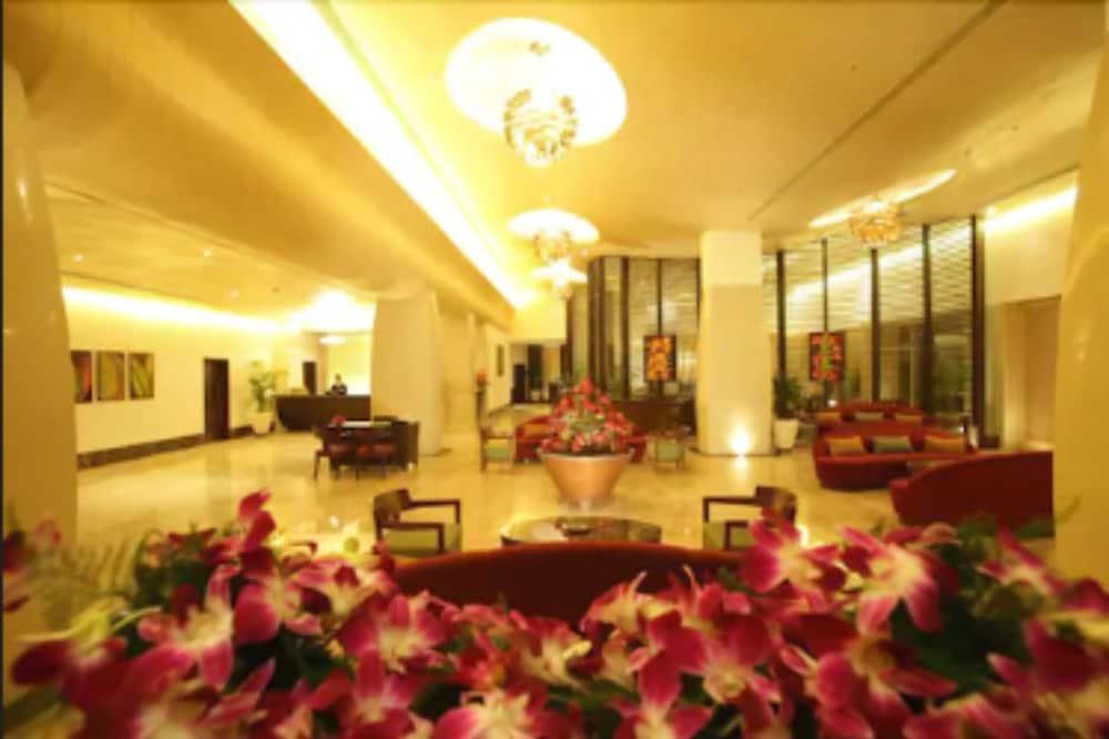 The Retreat Hotel & Convention Centre Bombay Extérieur photo