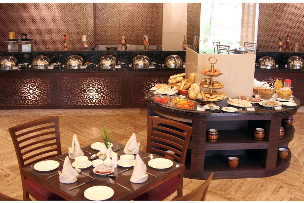 The Retreat Hotel & Convention Centre Bombay Extérieur photo