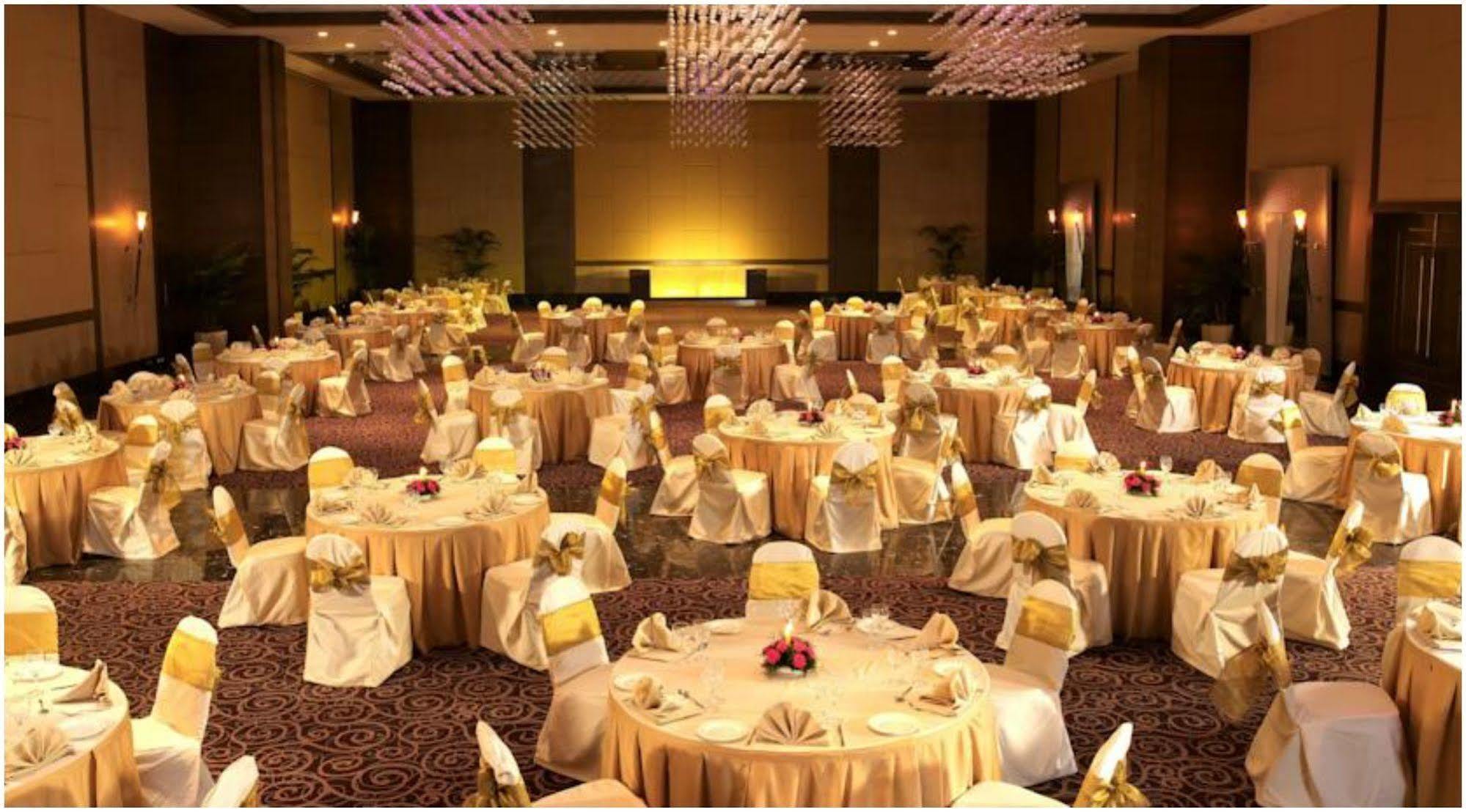 The Retreat Hotel & Convention Centre Bombay Extérieur photo