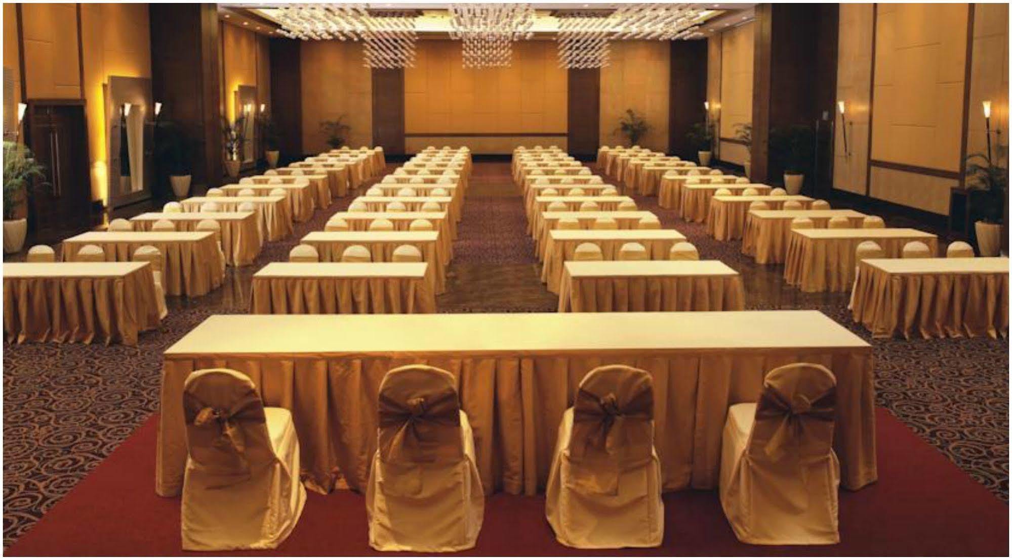 The Retreat Hotel & Convention Centre Bombay Extérieur photo