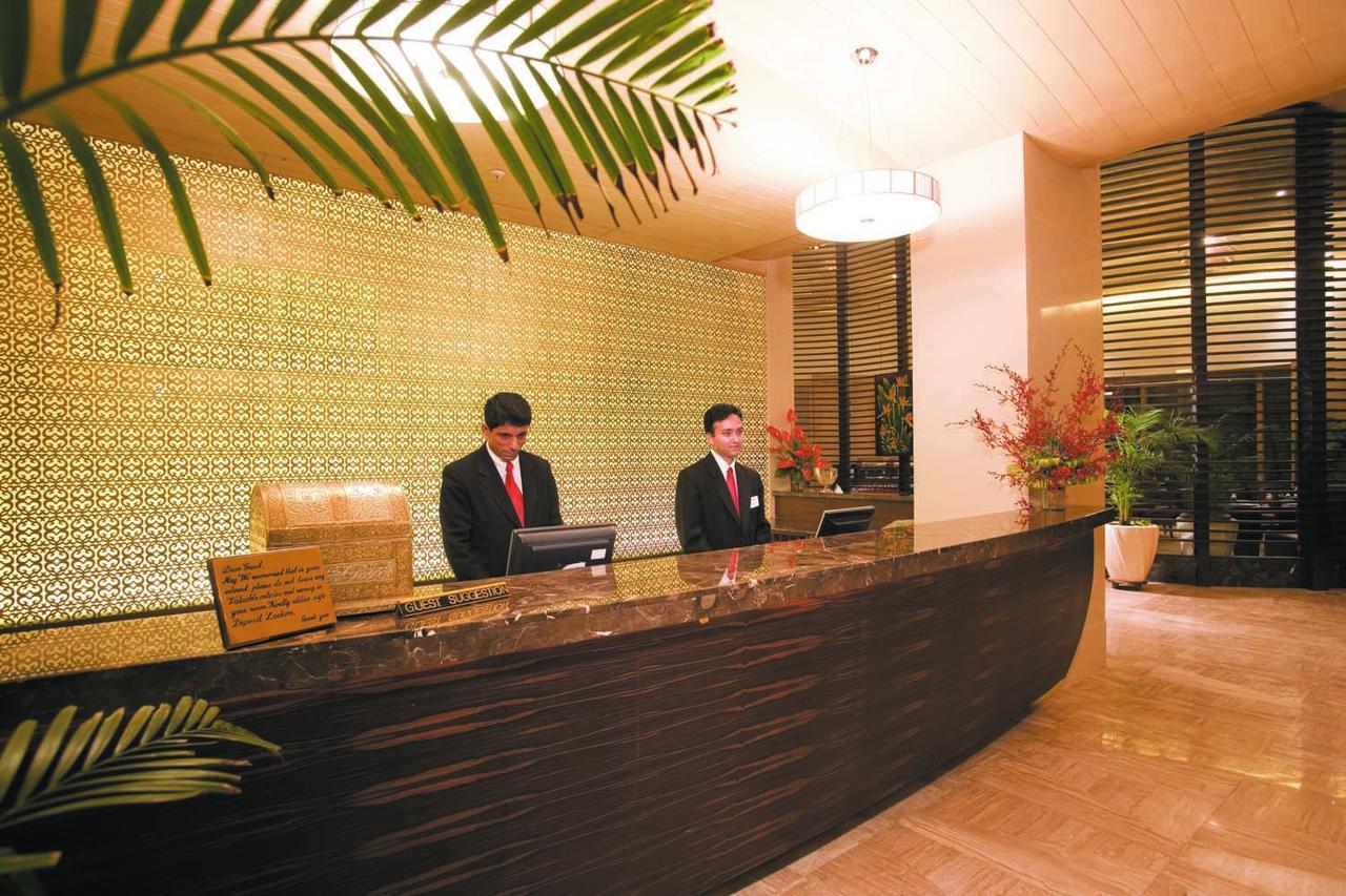 The Retreat Hotel & Convention Centre Bombay Extérieur photo