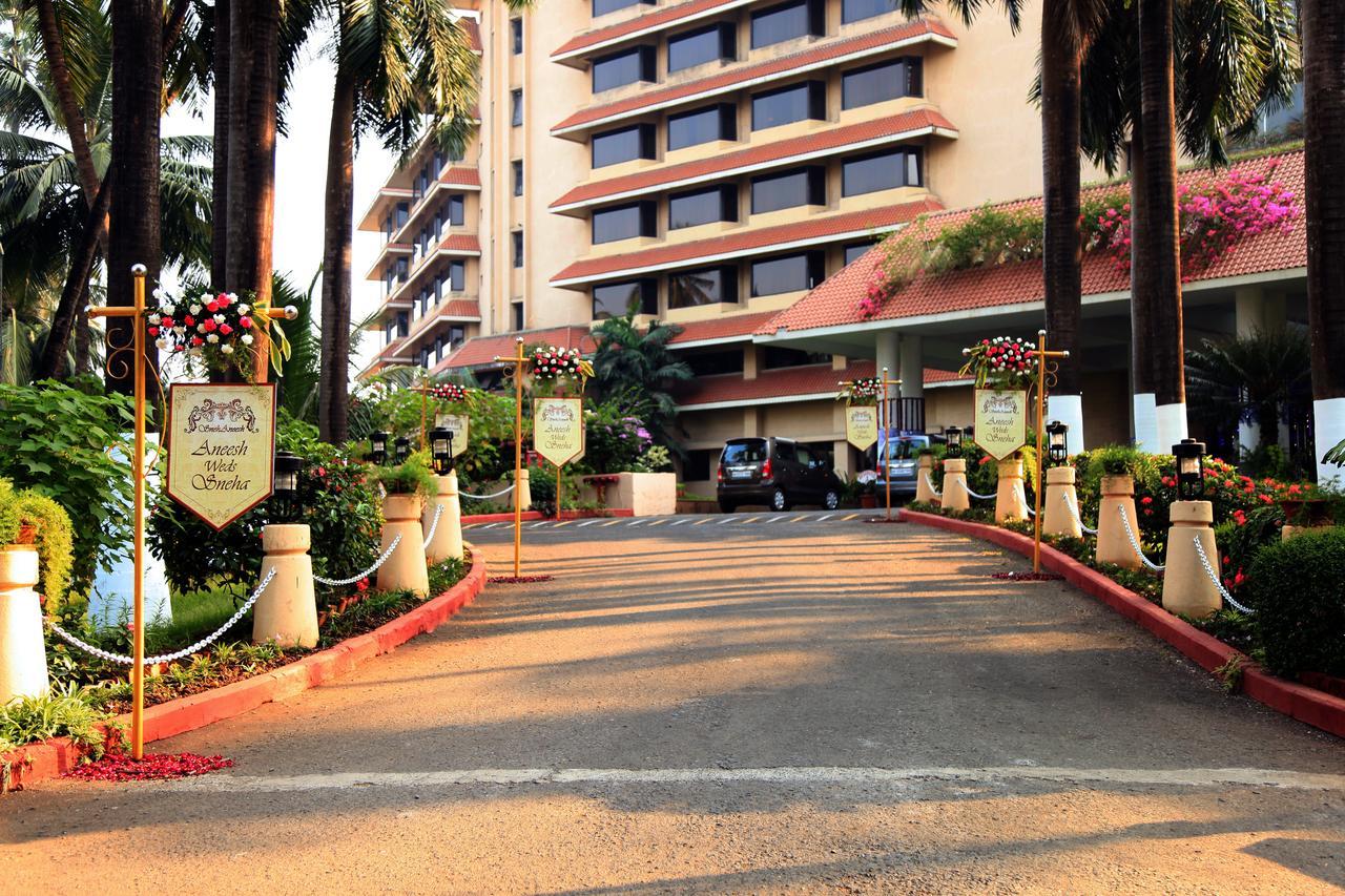 The Retreat Hotel & Convention Centre Bombay Extérieur photo