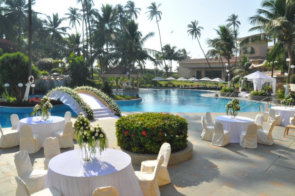 The Retreat Hotel & Convention Centre Bombay Extérieur photo