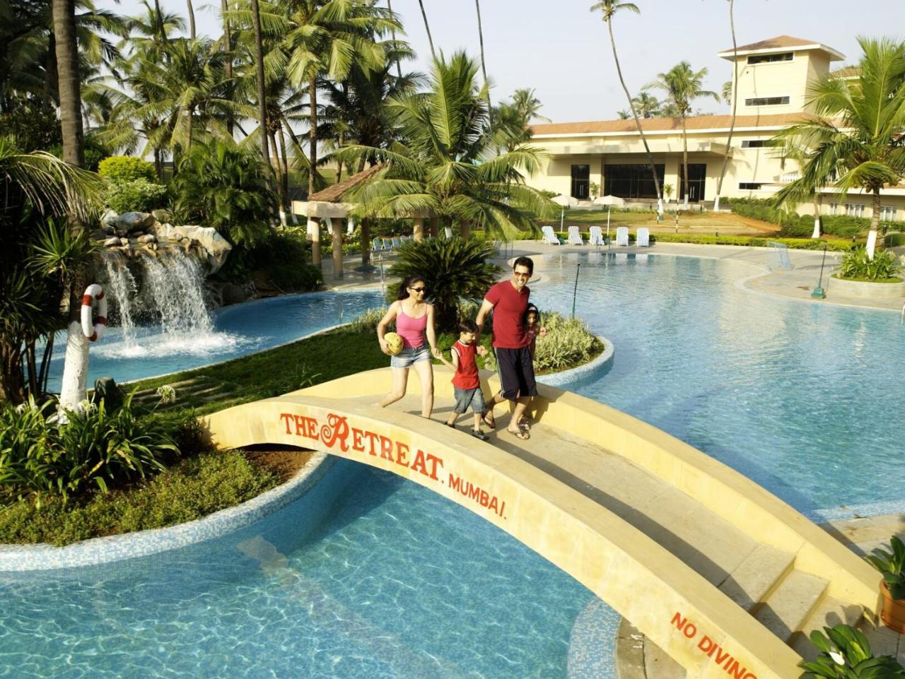 The Retreat Hotel & Convention Centre Bombay Extérieur photo