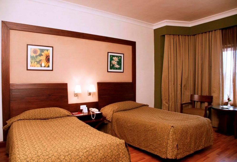 The Retreat Hotel & Convention Centre Bombay Extérieur photo