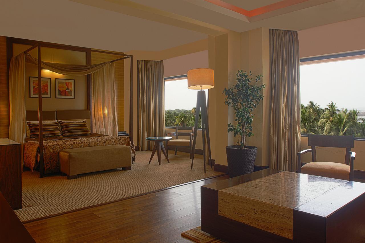 The Retreat Hotel & Convention Centre Bombay Extérieur photo